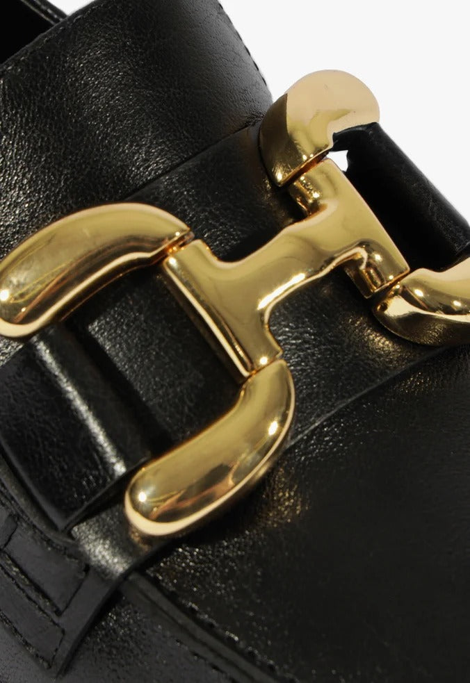 Loafer Schutz Dylan Chain Couro