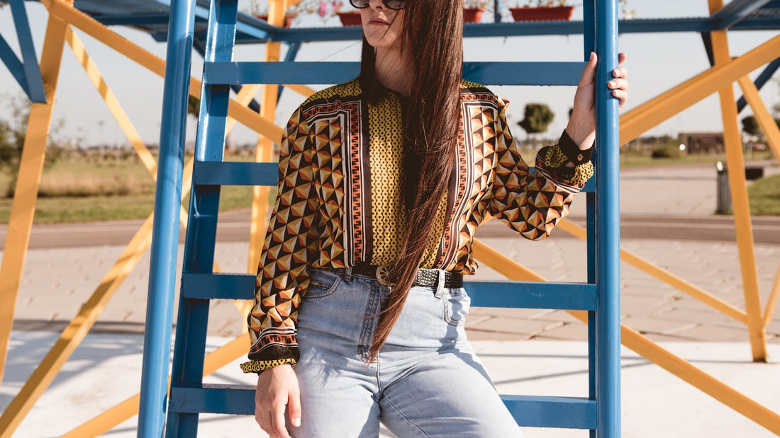 Look feminino com peça de cima em destaque