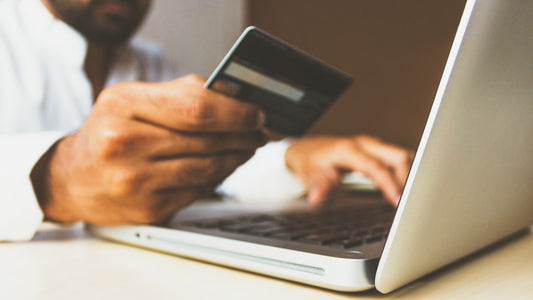 Compras de moda online pela internet