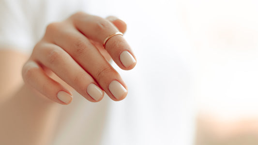 Unhas femininas bem feitas em close