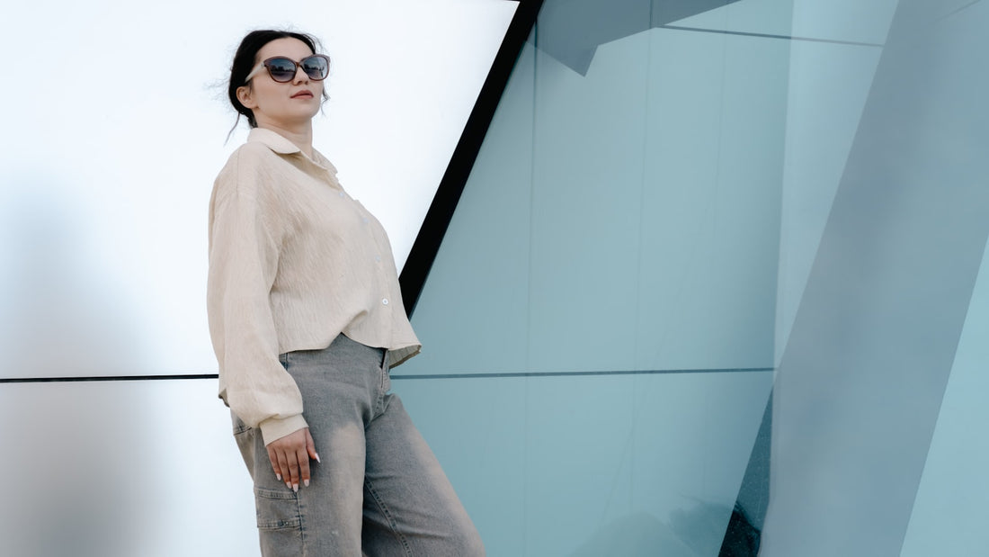 Look feminino com peça de cima em destaque