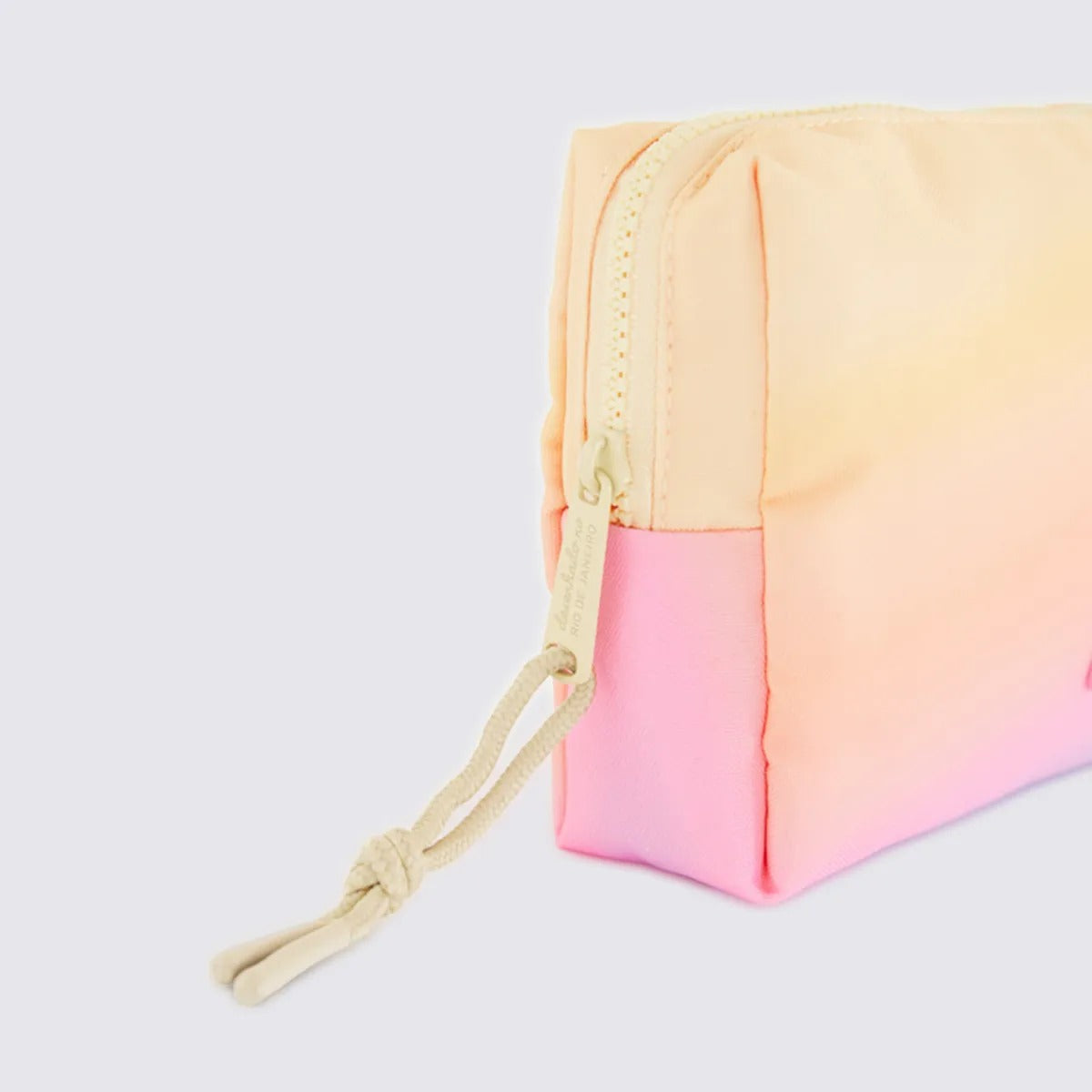 Necessaire Farm Ora Bolas M Marau Degrade Rosa