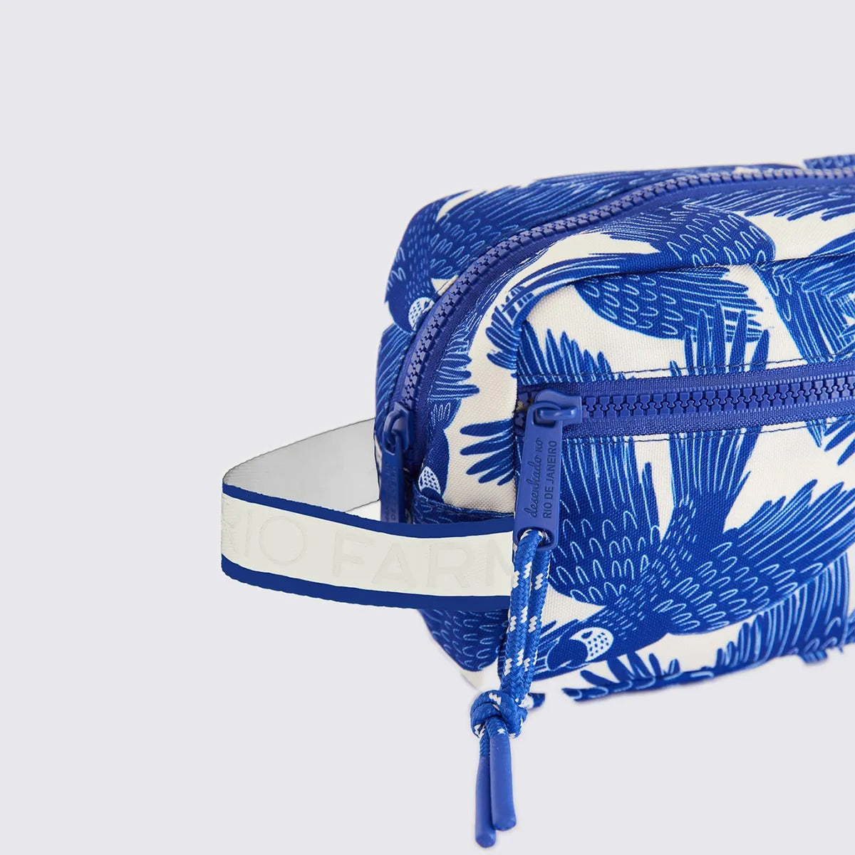 Necessaire Farm Amô Voo das Araras Azul